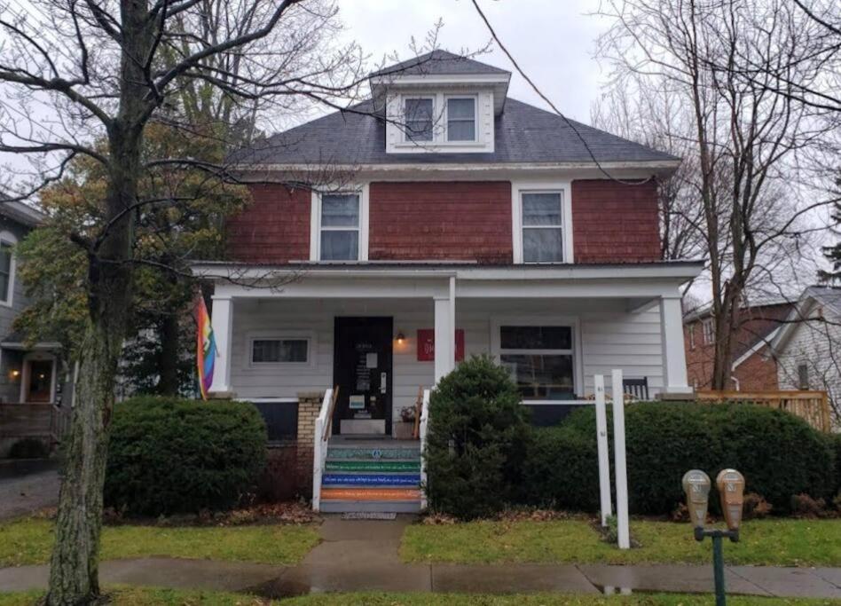 Large Bakery Apartment - Central Downtown Location Fredonia Esterno foto