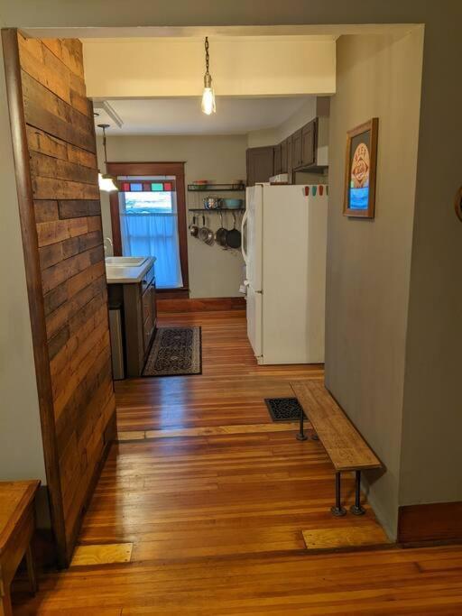 Large Bakery Apartment - Central Downtown Location Fredonia Esterno foto