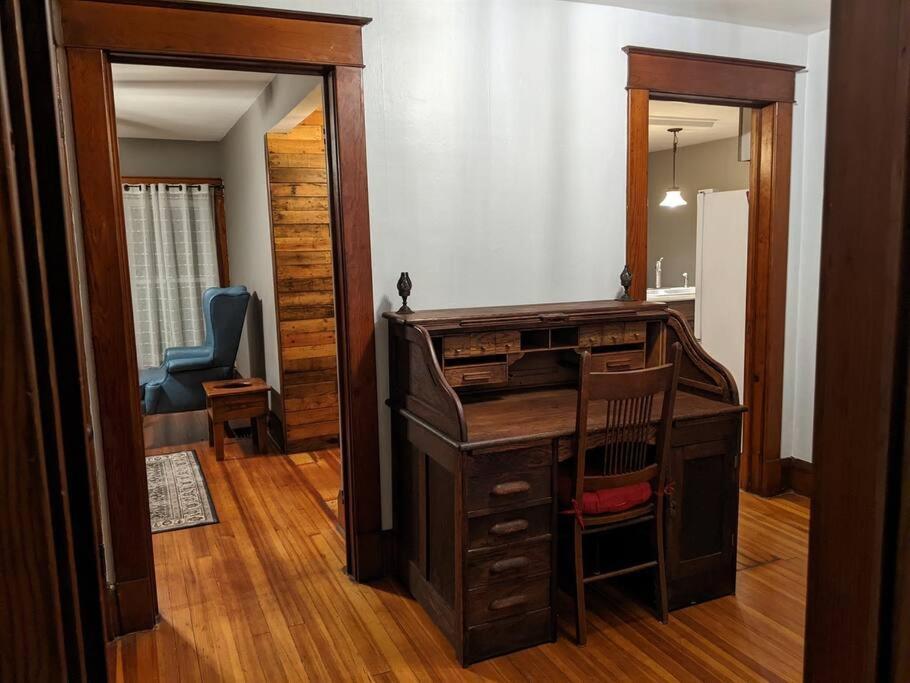 Large Bakery Apartment - Central Downtown Location Fredonia Esterno foto